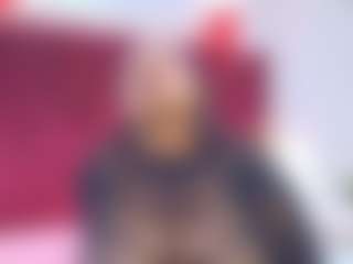 GirlAmada MILF webcam performer live streaming