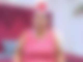 Live-Cam-Show mit GirlAmada - Living Room auf Camsoda