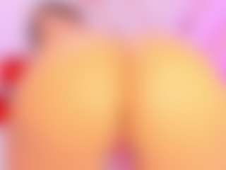 Live cam show with Mariana Santos - Black Squirt on CamClone