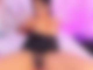 Live cam show with Mariana Santos - Black BBW on AdultVida.com