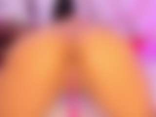 Live cam show with Mariana Santos - Ebony Big Tits on AdultVida.com