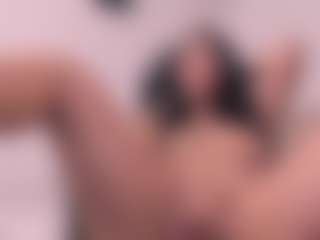Live cam show with Mia Quevedo - Oil on Camsoda