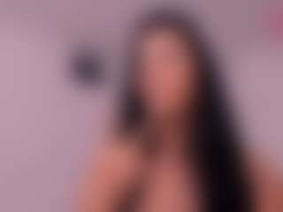 Live cam show with Mia Quevedo - Oil on Milfs Live