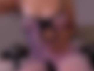 Live cam show with Mia Quevedo - Facial Piercings on Milfs Live