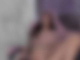 Live cam show with Aly Roses - Oil on AdultVida.com