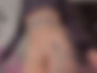 Live cam show with Aly Roses - Average on Camsoda