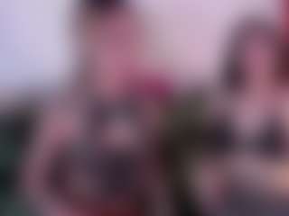 Live cam show with Aly Roses - Skinny on Camsoda