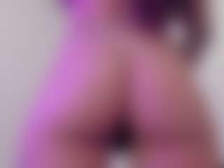 Live cam show with Aly Roses - Smoking on hrnylive.com