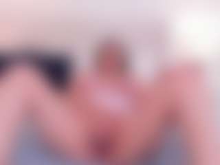Live cam show with candyxtreo - Living Room on SinfulBabes