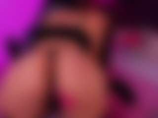 Live cam show with Sophia-rincon - Petite on Latina Girls