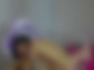 Live cam show with YazminRoyal - Bedroom on Hubzter Live