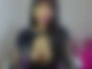 Live cam show with YazminRoyal - Bra on Milfs Live