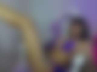 Live cam show with YazminRoyal - Petite MILF on Soda Cam
