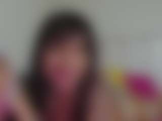YazminRoyal MILF webcam performer live streaming