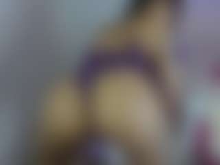 Live cam show with YazminRoyal - Ebony Squirt on SpunkLive