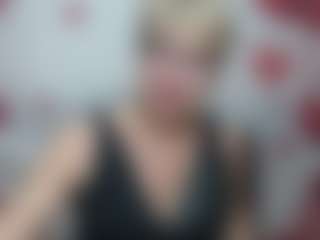 Live cam show with EllaBonito - Drinking on AdultVida.com