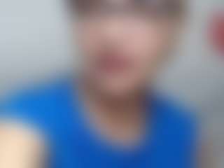 Live cam show with EllaBonito - Flashing on madthumbs