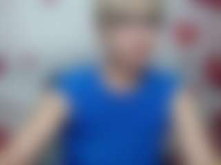 Live cam show with EllaBonito - Flashing on madthumbs