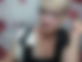 Live cam show with EllaBonito - Striptease on WildCum