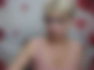 Live cam show with EllaBonito - Smoking on AdultVida.com