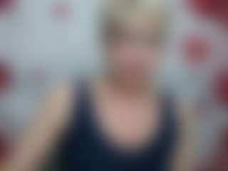 Live cam show with EllaBonito - Petite on AdultVida.com