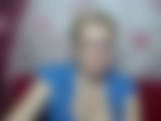 Live cam show with EmiliaGree - Latina on TottyGirls
