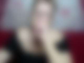 Live cam show with EmiliaGree - Facial Piercings on Milfs Live