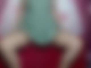 Live cam show with EmiliaGree - Brown Hair on Camsoda