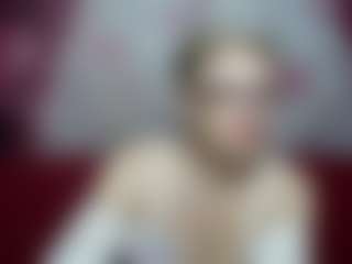 Live cam show with EmiliaGree - Chubby on CamSodaAdn