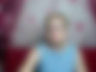 Live cam show with EmiliaGree - BBW on live18s.com