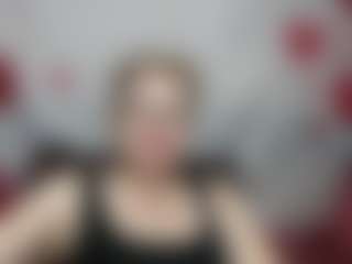 Live cam show with EmiliaGree - Chubby on xDating