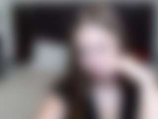 Live cam show with LauraHlot - Living Room on eurowanks.com