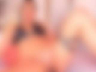 Live cam show with Julieta Jackson - Oil on Camming Site