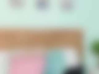 Live cam show with LexiBloom - Living Room on Camsoda