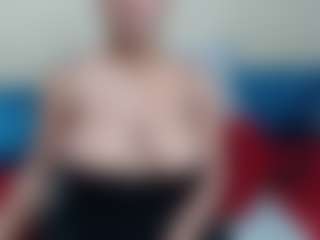 Live cam show with Londilicious33 - Moaning on livesuperchat.net