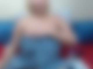 Live cam show with Londilicious33 - Fingering MILF on Camiplay Live