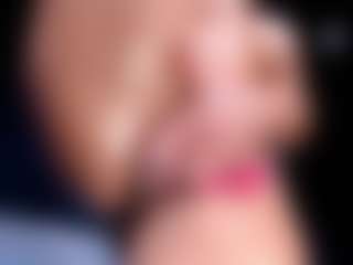 Live cam show with OksanaOcean - Skinny MILF on Livezox