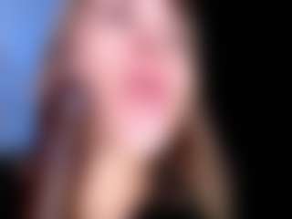 Live cam show with OksanaOcean - Lush MILF on Uber Horny