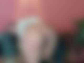 Live cam show with Emilia - Cum In Pussy on Uber Horny