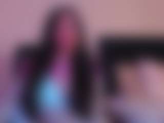 Live cam show with Emilia - Petite on Camsoda