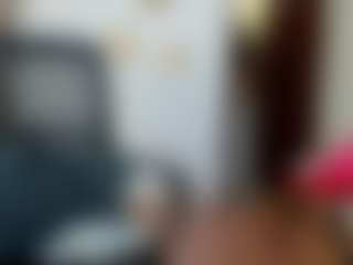 Live cam show with Emilia - Muscle on Mixed Magazine Live