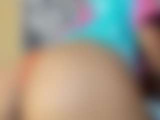 Live cam show with Emilia - Latina Petite on Gym Cam Girls | colombia