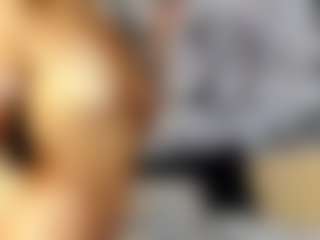 Live cam show with Emilia - Muscle on slutload