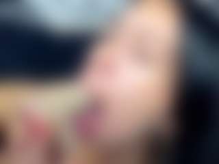 Live cam show with Emilia - Natural on live.xheat.ai