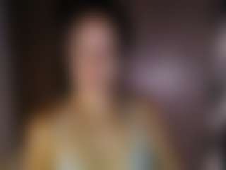 Live cam show with Amyharloww - Middle Aged on Camming Site