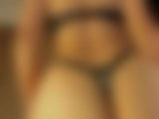 Live cam show with Amyharloww - Middle Aged on Free Soda