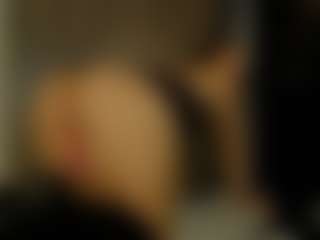Live cam show with Amyharloww - Thong on WildCum