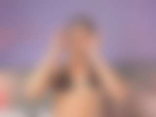 Live cam show with Curvy Corinne - Strip on Hubzter Live