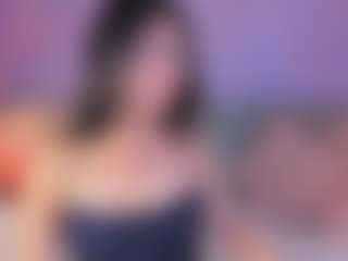 Live cam show with Curvy Corinne - Brown Hair on Dolls Live