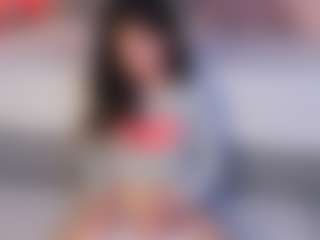 Live cam show with Curvy Corinne - Shaved Pussy Brown Hair on Chatstar